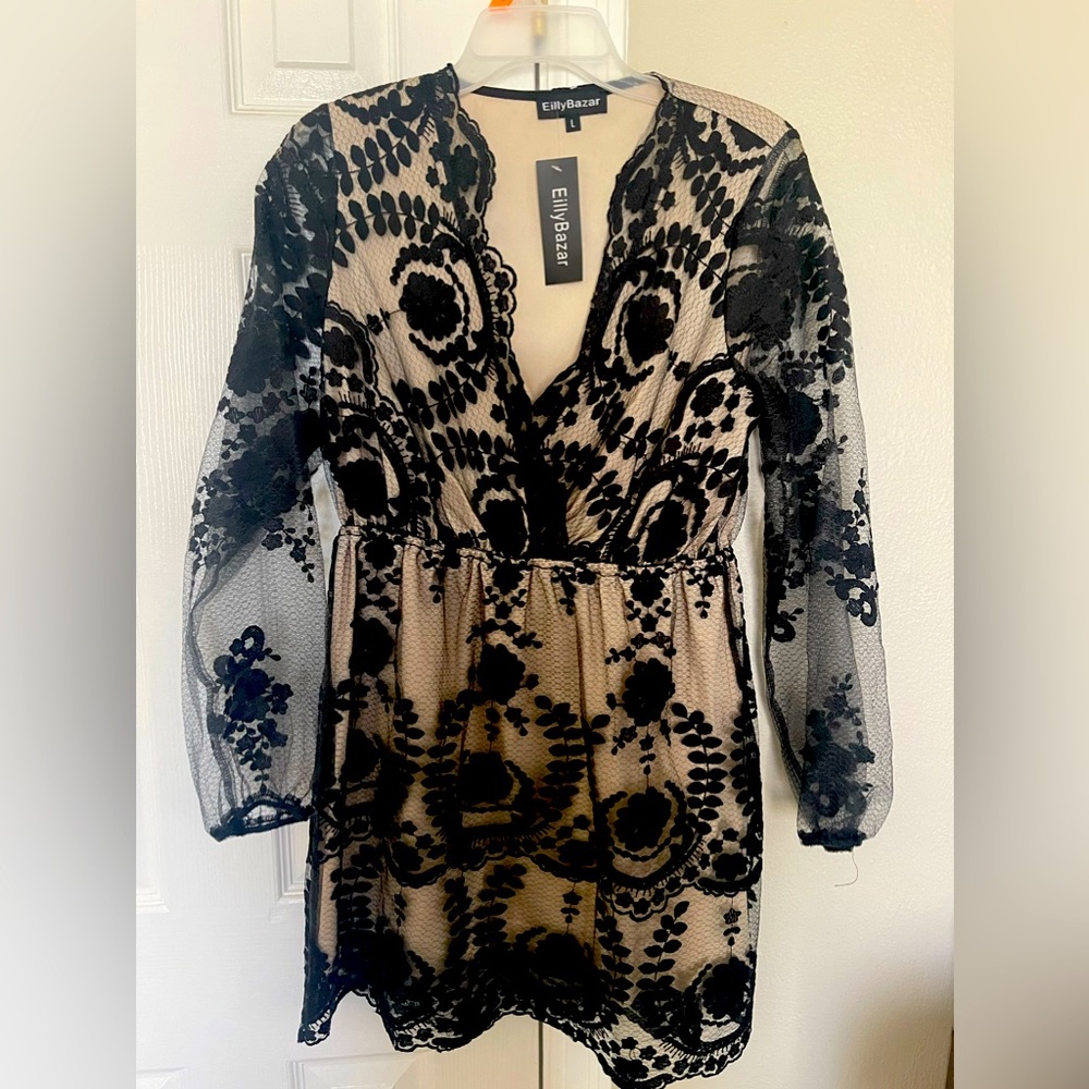 Floral embroidery lace dress, never worn. 🖤